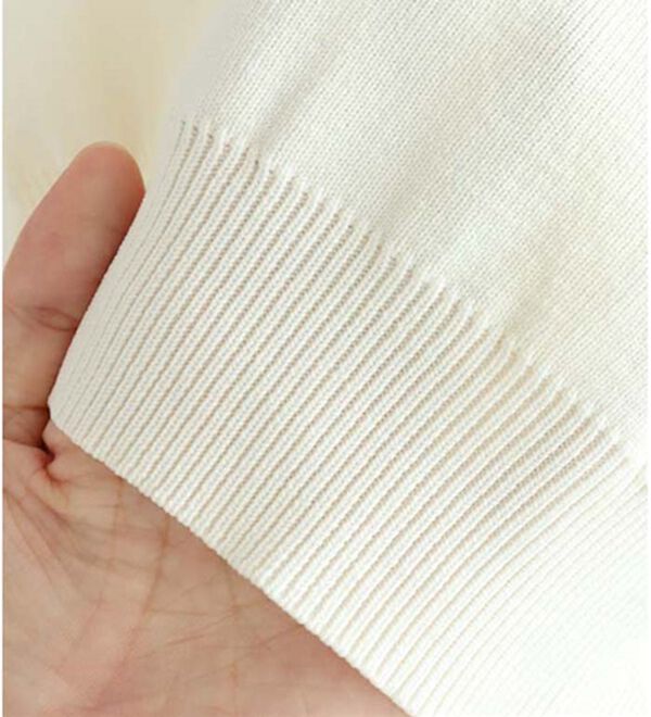 Pierrot（ピエロ）の「上品見えスポンジニットゴールドボタンカーディガン（ニットカーディガン）」｜詳細画像