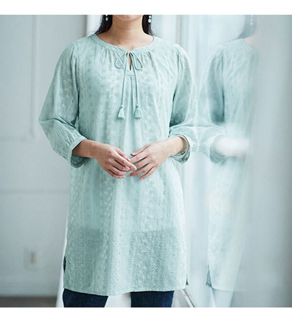 BELLUNA（ベルーナ）の「綿１００％刺しゅう使いプリントチュニック（チュニック）」｜詳細画像