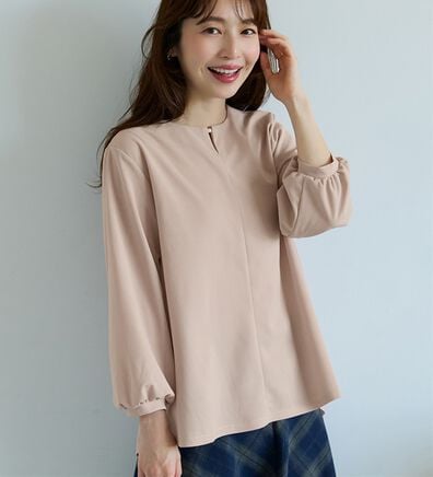 BELLUNA（ベルーナ）の「きれい見えジョーゼット素材ホック使いＴブラウス（ブラウス）」