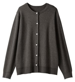 alotta（アロッタ）の「＜選べる２丈＞洗える！パール調ボタンゆるニットカーディガン（ニットカーディガン）」｜ダークグレー ミドル丈