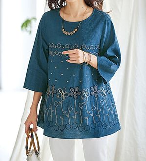 BELLUNA（ベルーナ）の「綿麻素材刺しゅう使いブラウス（ブラウス）」｜ネイビー系