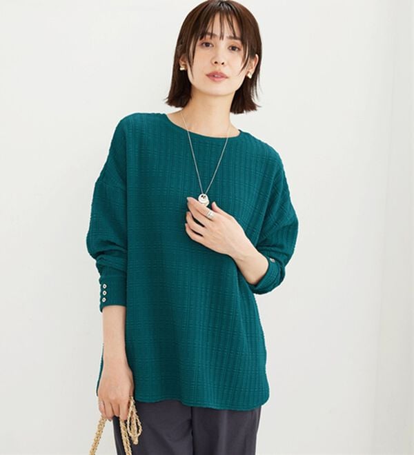 BELLUNA（ベルーナ）の「ジャカード素材袖ボタン使いゆったりプルオーバー（カットソー）」｜詳細画像