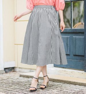 BELLUNA（ベルーナ）の「ふんわり切替フレアースカート（ロングスカート）」｜ギンガム