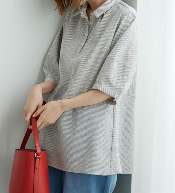 BELLUNA（ベルーナ）の「サッカー素材バックフレアーブラウス（ブラウス）」｜詳細画像