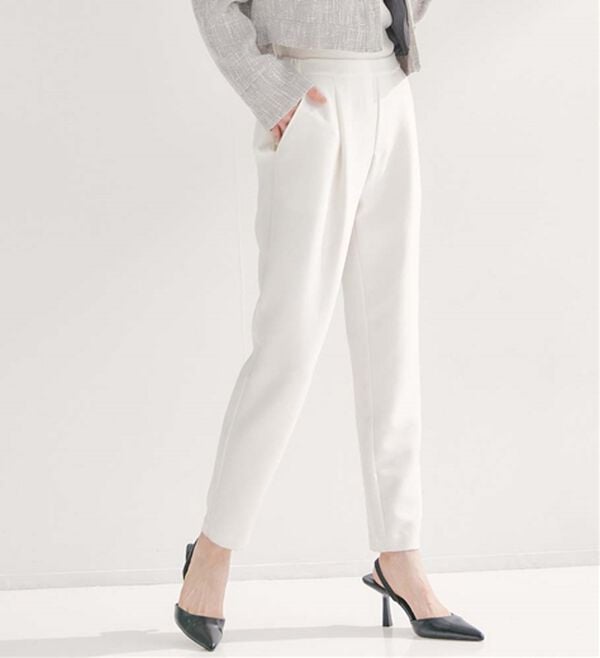 RANAN（ラナン）の「【選べる股下】美脚シルエットタックパンツ（股下６１・６５ｃｍ）（フルレングスパンツ）」｜詳細画像