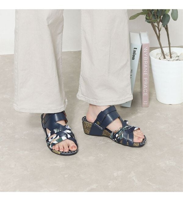 BELLUNA（ベルーナ）の「【３Ｅ／４Ｅ選べる】フットベットウェッジサンダル（サンダル・ミュール）」｜詳細画像