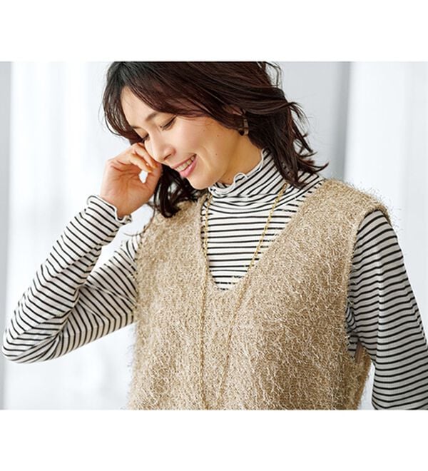 BELLUNA（ベルーナ）の「スパンコール入り！軽やかシャギーＶネックベスト（カットソー）」｜詳細画像