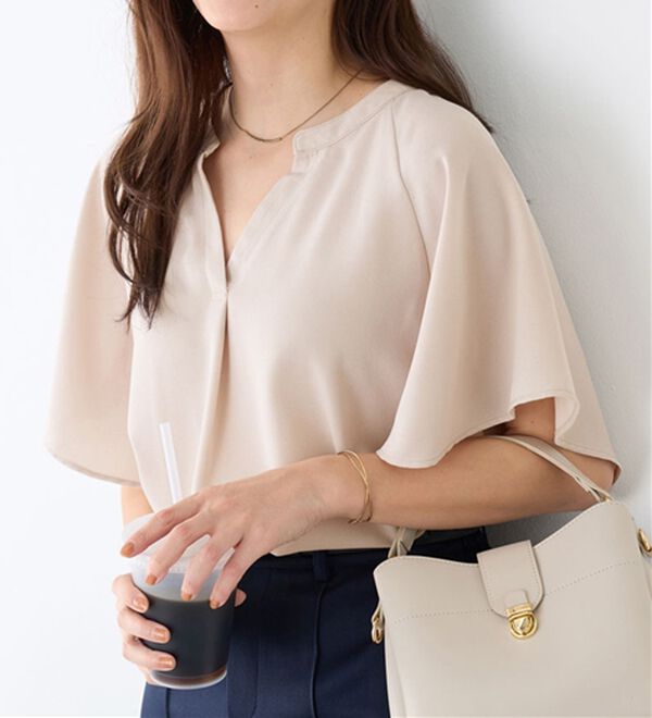 Viola e Viola（ヴィオラ エ ヴィオラ）の「【接触冷感】さらっと涼感フレアスリーブブラウス（ブラウス）」｜詳細画像