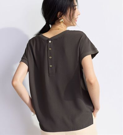 Viola e Viola（ヴィオラ エ ヴィオラ）の「さらさらＥＡＳＹ　前後２ＷＡＹヘンリーネックＴブラウス（ブラウス）」