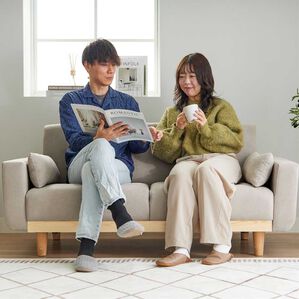 iellio（イエリオ）の「木飾り付ワイドソファＬｉｌｙｙａ＜２．５人掛＞（ソファ）」｜詳細画像