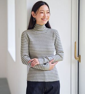 BELLUNA（ベルーナ）の「ハピネスコットン１００％&times;吸湿発熱リブタートルニット＜＆ｃｏｃｏｃｈｉ＞（ニット・セーター）」｜グレー&times;白