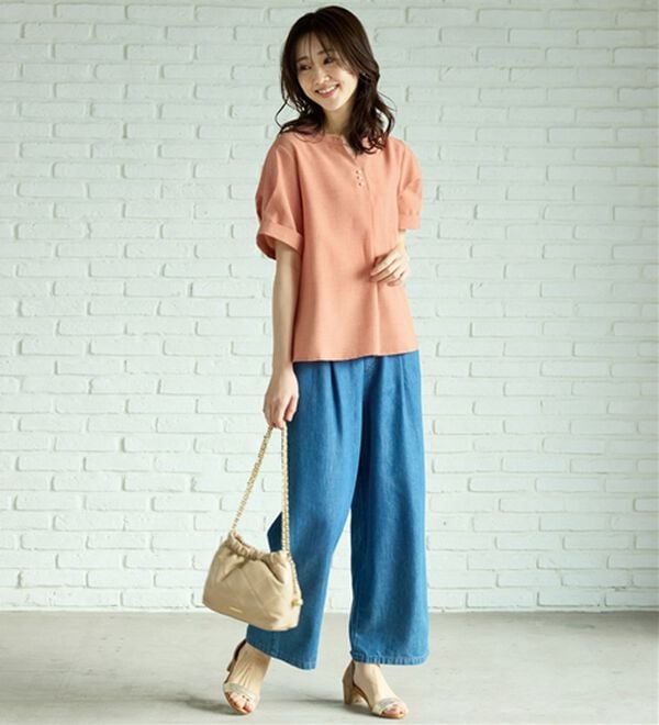 BELLUNA（ベルーナ）の「麻調合繊パール付タックデザインブラウス（ブラウス）」｜詳細画像