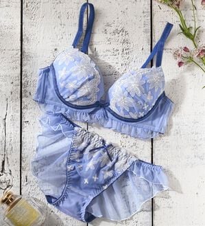 YU'NOW（ユナウ）の「プチプラブラ＆ショーツセット（ブラジャー＆ショーツセット）」｜サックスブルー系フラワーレース