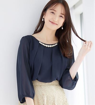 alotta（アロッタ）の「入学式卒業式に！アクセ付シフォンタックブラウス（選べる！半袖／７分袖）（ブラウス）」