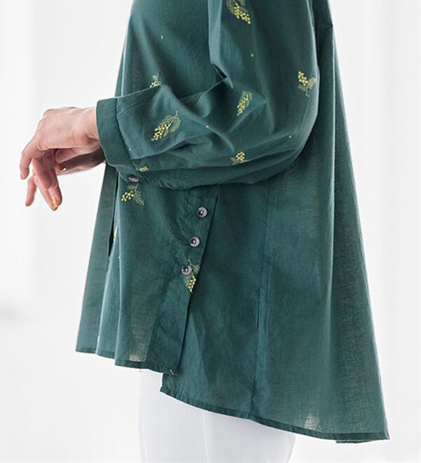 BELLUNA（ベルーナ）の「ミモザ刺しゅう腰まわりゆったり綿１００％ブラウス（ブラウス）」｜詳細画像