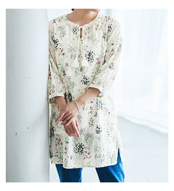 BELLUNA（ベルーナ）の「綿１００％刺しゅう使いプリントチュニック（チュニック）」｜詳細画像