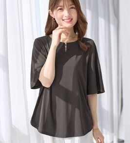 alotta（アロッタ）の「【接触冷感】パールデザイン５分袖Ｔシャツブラウス（ブラウス）」