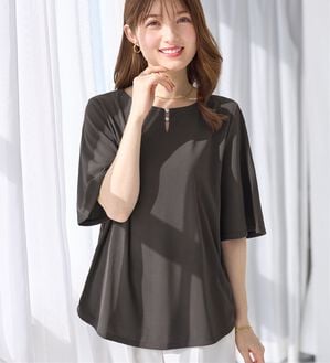 alotta（アロッタ）の「【接触冷感】パールデザイン５分袖Ｔシャツブラウス（ブラウス）」｜詳細画像