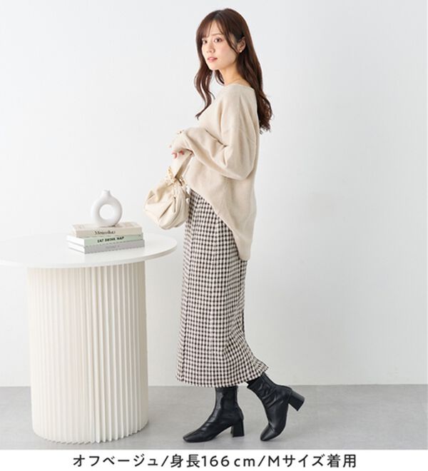 alotta（アロッタ）の「ふわ軽！柔らかニットソー金ボタンゆるトップス（カットソー）」｜詳細画像