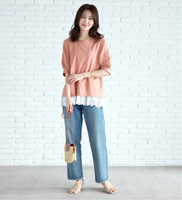 BELLUNA（ベルーナ）の「袖刺しゅうデザインＶネックプルオーバー（カットソー）」｜詳細画像