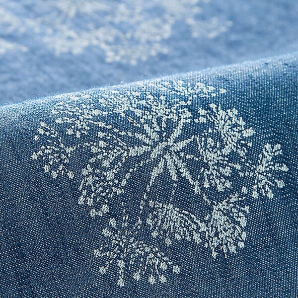 BELLUNA（ベルーナ）の「刺しゅう風プリントスラブデニム素材ブラウス（ブラウス）」｜詳細画像