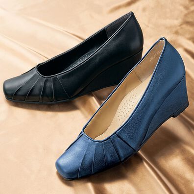 BELLUNA（ベルーナ）の「４Ｅ山羊革サイドプリーツパンプス（パンプス）」