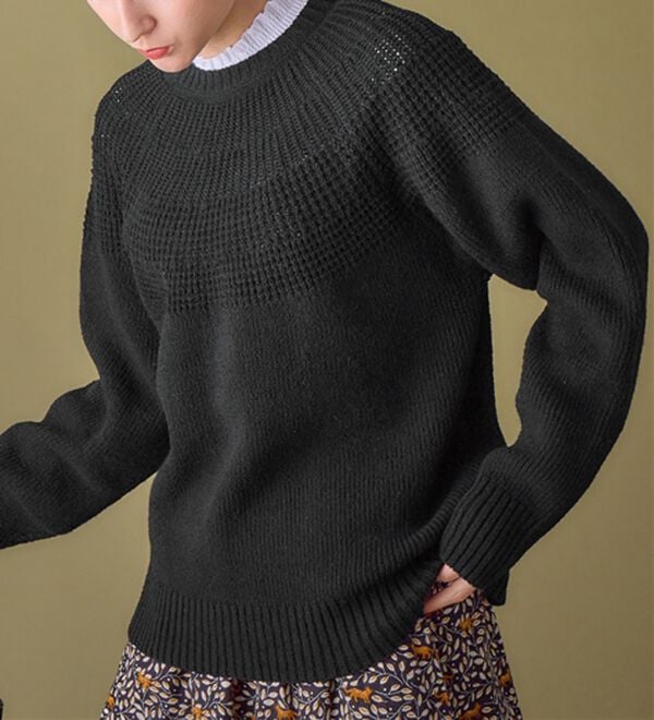 Viola e Viola（ヴィオラ エ ヴィオラ）の「【３つの機能付】求心編みニット（ニット・セーター）」｜ブラック