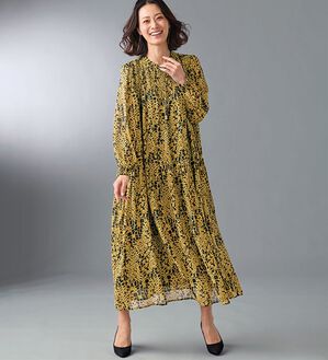 BELLUNA（ベルーナ）の「シャーリング使いプリントワンピース（ロングワンピース）」｜詳細画像