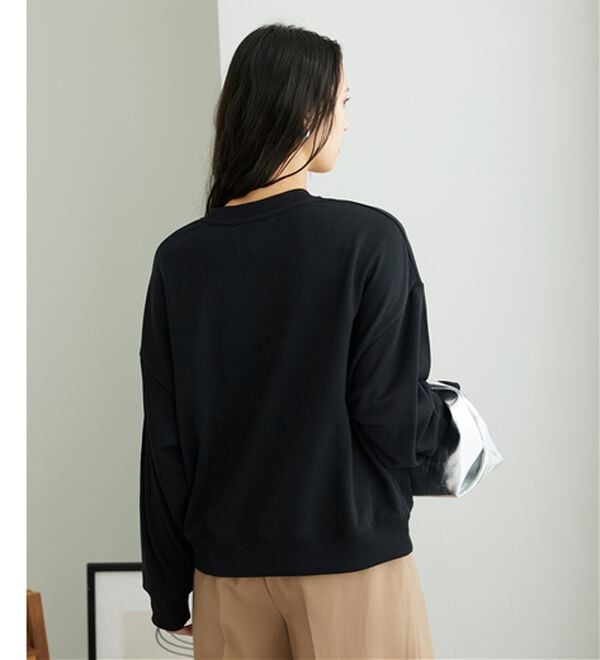 BELLUNA（ベルーナ）の「＜Ｄｉｓｎｅｙ＞【ミッキー】サガラ刺しゅう裏毛トレーナー（トレーナー・スウェット）」｜詳細画像