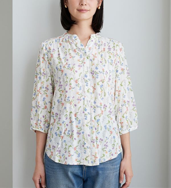 BELLUNA（ベルーナ）の「レーヨン素材ギャザー使いプリントブラウス（ブラウス）」｜詳細画像