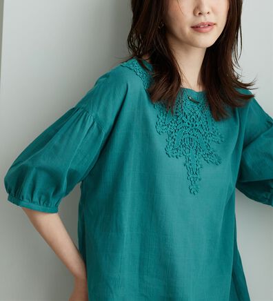 BELLUNA（ベルーナ）の「華やかモチーフレースデザインブラウス（ブラウス）」