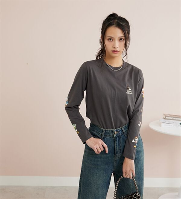 BELLUNA（ベルーナ）の「＜Ｄｉｓｎｅｙ＞【ミッキー＆フレンズ】袖プリント長袖Tシャツ（Tシャツ）」｜詳細画像