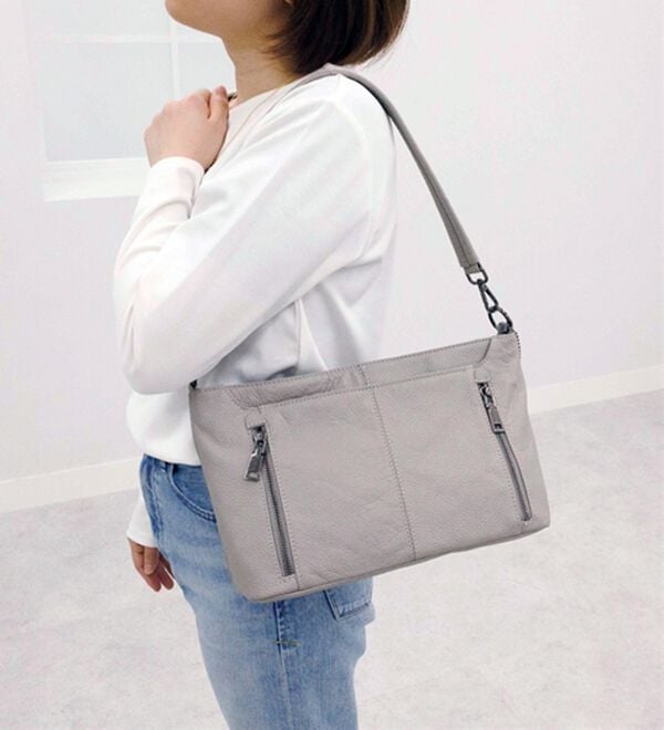 BELLUNA（ベルーナ）の「牛革多ポケット２ＷＡＹ手提げ（ハンドバッグ）」｜詳細画像