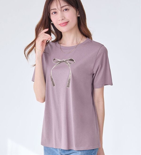alotta（アロッタ）の「大人かわいいプリント綿混Ｔシャツ（Tシャツ）」｜ラベンダーリボン