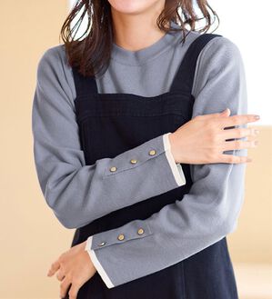 alotta（アロッタ）の「洗える！もっちりタッチバイカラー袖金ボタンニット（ニット・セーター）」｜ライトブルー