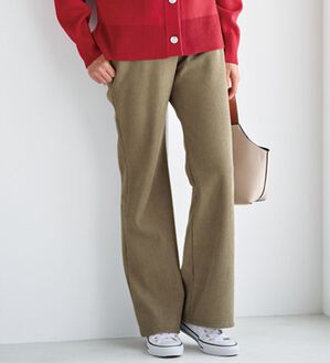 BELLUNA（ベルーナ）の「シュッと体型カバー！縦リブ素材裏ベロアフレアーパンツ（フルレングスパンツ）」｜グレージュ