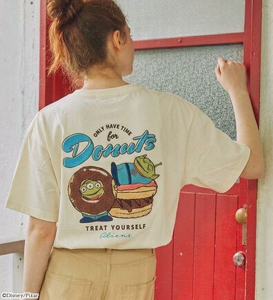 BELLUNA（ベルーナ）の「＜Ｄｉｓｎｅｙ＞【エイリアン】バックサガラ刺しゅうワイドシルエットＴシャツ（Tシャツ）」