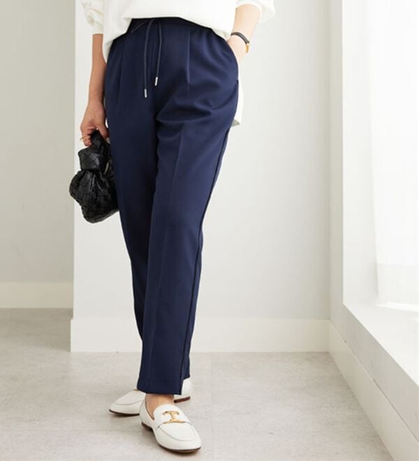 BELLUNA（ベルーナ）の「サイドラインテーパードパンツ（フルレングスパンツ）」｜ネイビー