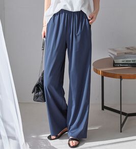Viola e Viola（ヴィオラ エ ヴィオラ）の「【接触冷感】さらテロ楽のびストレートパンツ【選べる２丈】（フルレングスパンツ）」
