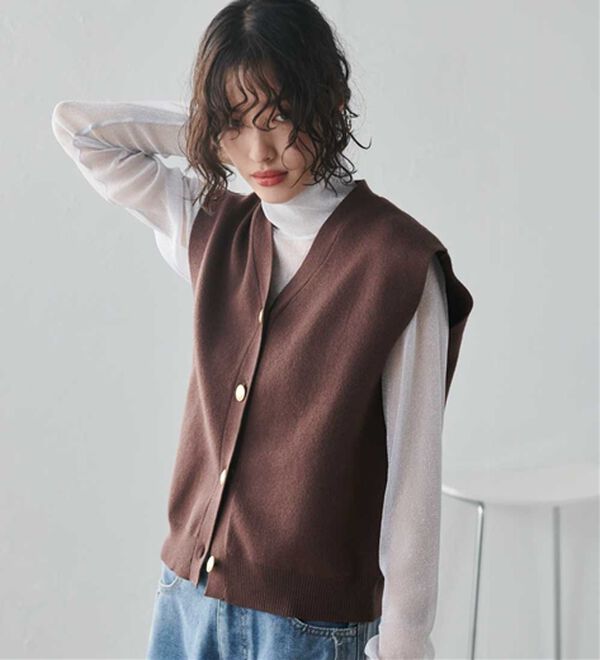 RANAN（ラナン）の「【ムースタッチ】洗える！ゴールド調ボタンニットベスト（ベスト）」｜詳細画像