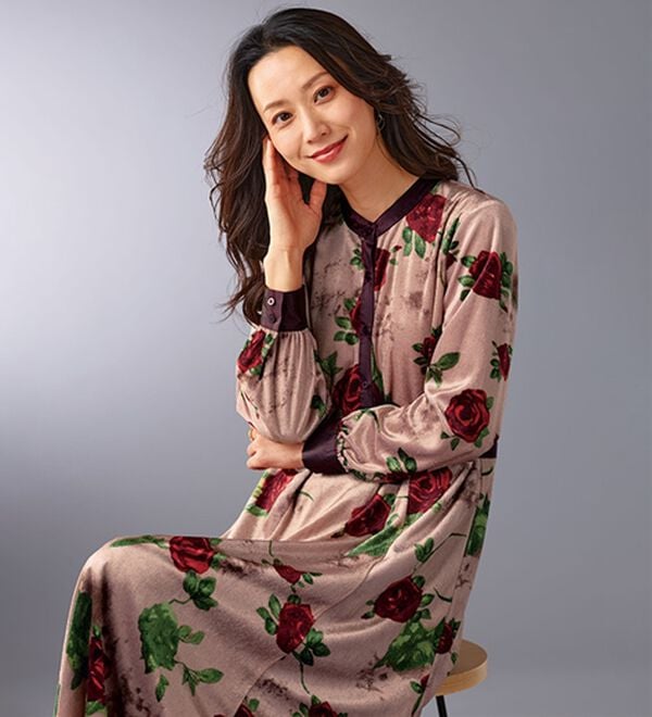 BELLUNA（ベルーナ）の「花柄ベロアプリントワンピース（その他ワンピース）」｜ベージュ系