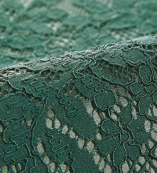 BELLUNA（ベルーナ）の「ハイネックデザインゆったりレースワンピース（ワンピースセットスーツ）」｜詳細画像