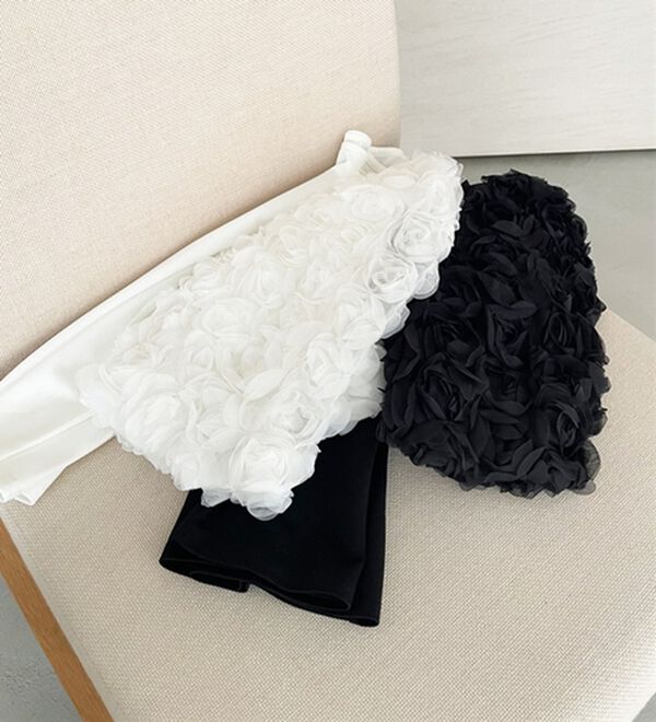 GeeRA（ジーラ）の「【YOUING.】フラワーモチーフ半袖トップス（カットソー）」｜詳細画像