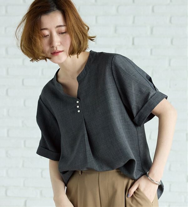 BELLUNA（ベルーナ）の「麻調合繊パール付タックデザインブラウス（ブラウス）」｜詳細画像