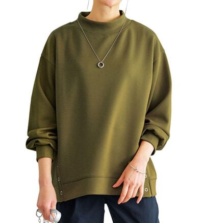 BELLUNA（ベルーナ）の「裾ボタン使いスタンドネックプルオーバー（カットソー）」