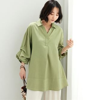 BELLUNA（ベルーナ）の「麻調素材袖タックデザインシャツチュニック（チュニック）」｜グリーン
