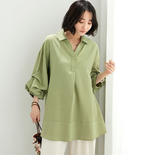BELLUNA（ベルーナ）の「麻調素材袖タックデザインシャツチュニック（チュニック）」｜グリーン
