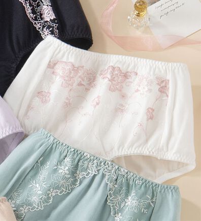 LAVIENNE（ラヴィエンヌ）の「綿９５％のすっぽり華やかショーツ　単品（ショーツ）」