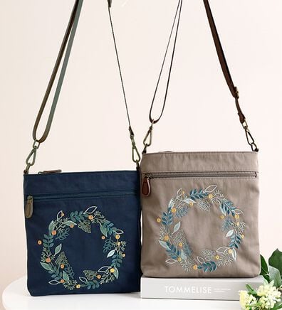 BELLUNA（ベルーナ）の「フラワー刺しゅう軽量ショルダーバッグ（ショルダーバッグ）」