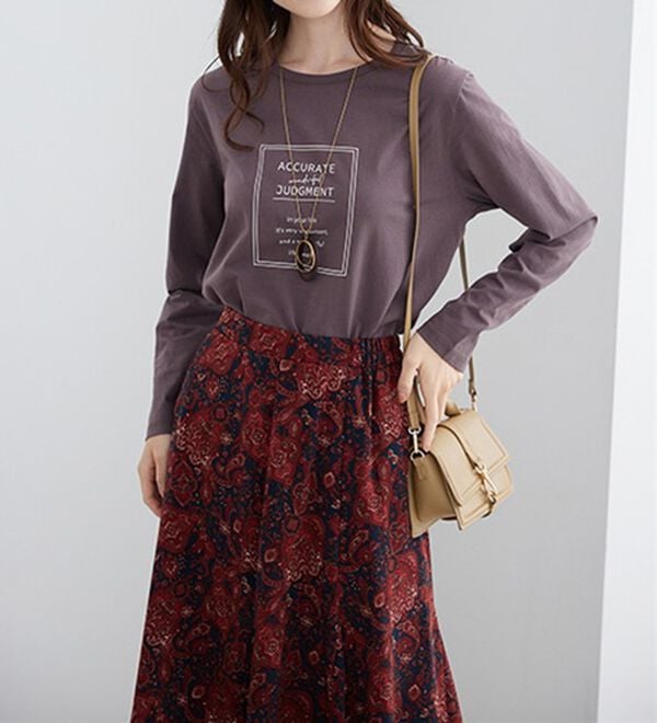 BELLUNA（ベルーナ）の「着回し上手に！きれい見え綿１００％素材ロゴプルオーバー（カットソー）」｜詳細画像